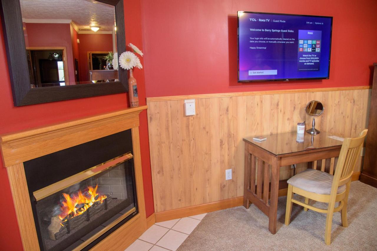 Berry Springs Lodge Севьервилл Экстерьер фото