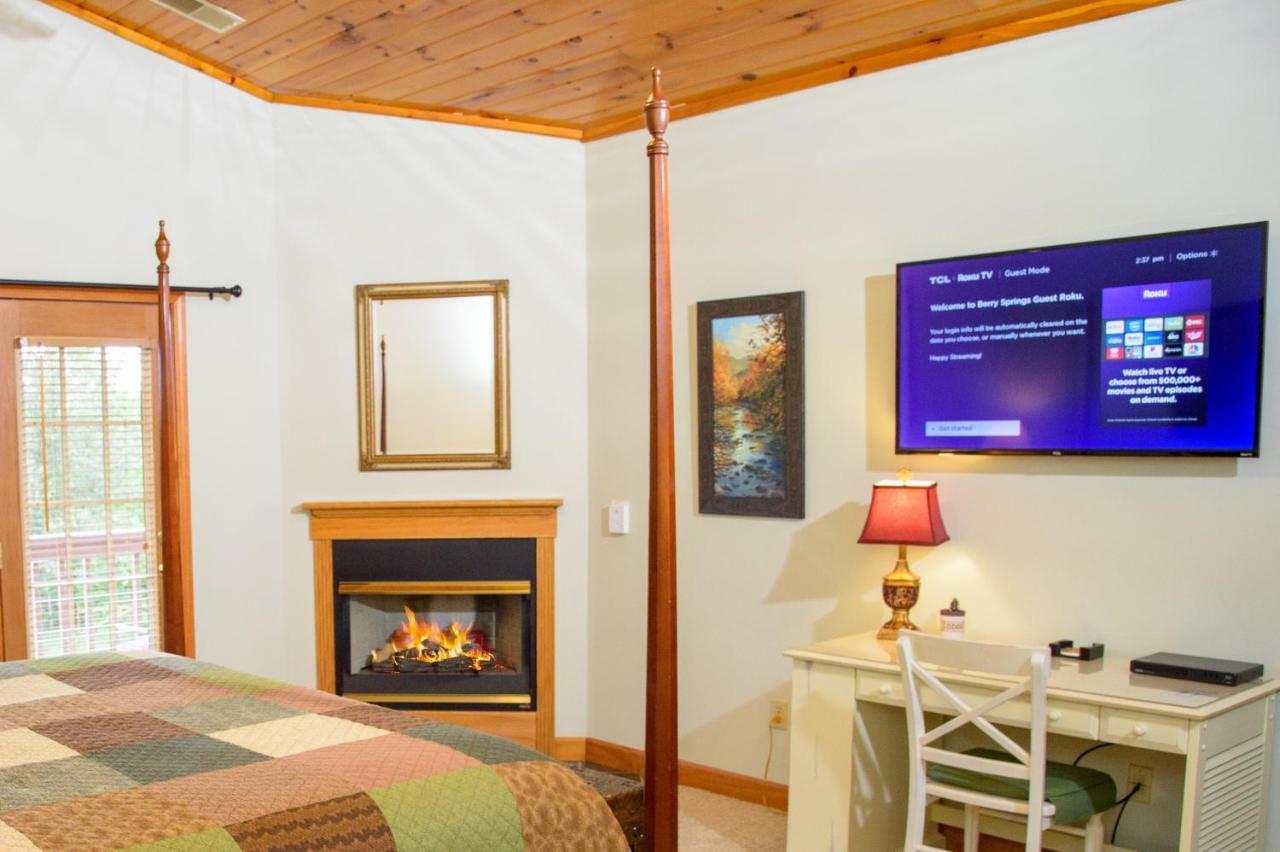 Berry Springs Lodge Севьервилл Экстерьер фото