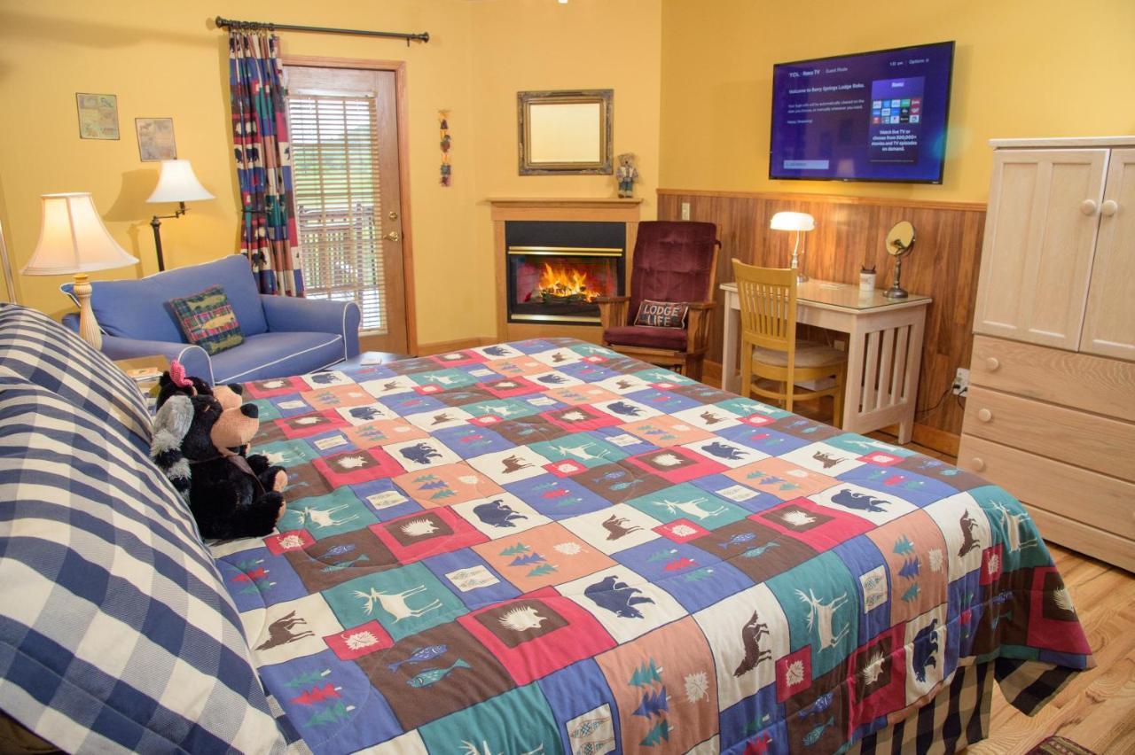 Berry Springs Lodge Севьервилл Экстерьер фото