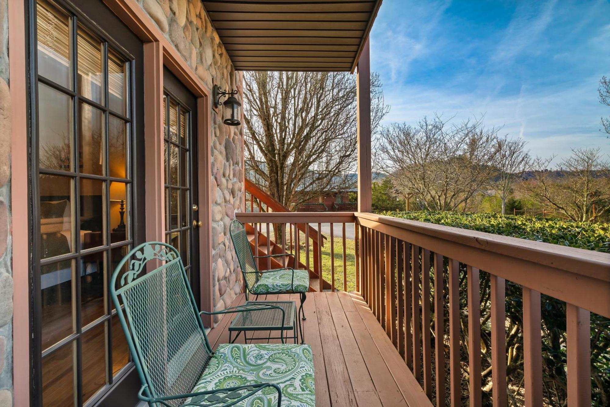 Berry Springs Lodge Севьервилл Экстерьер фото